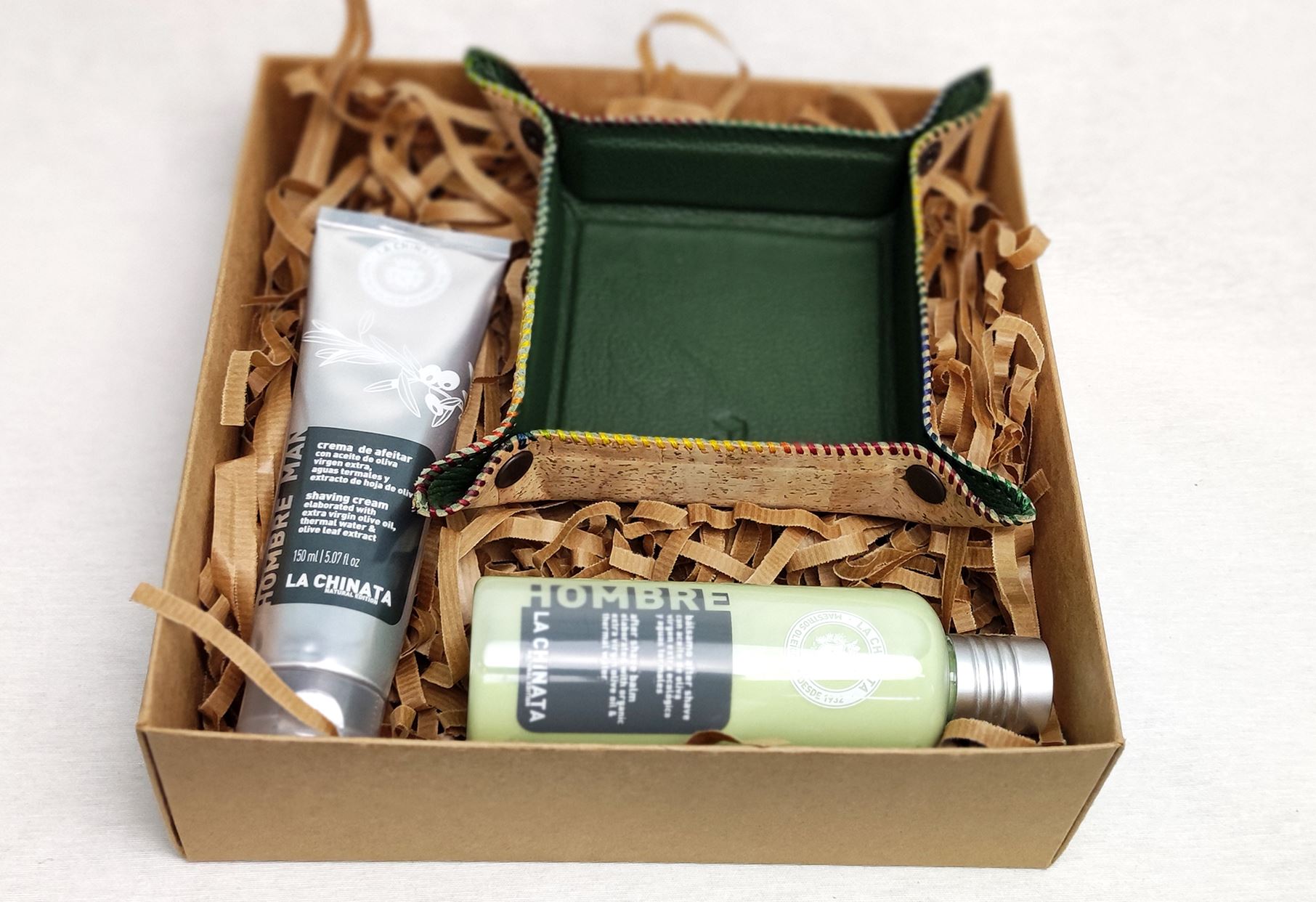 Caja con los productos del Pack Regalo "Cuidado hombre"